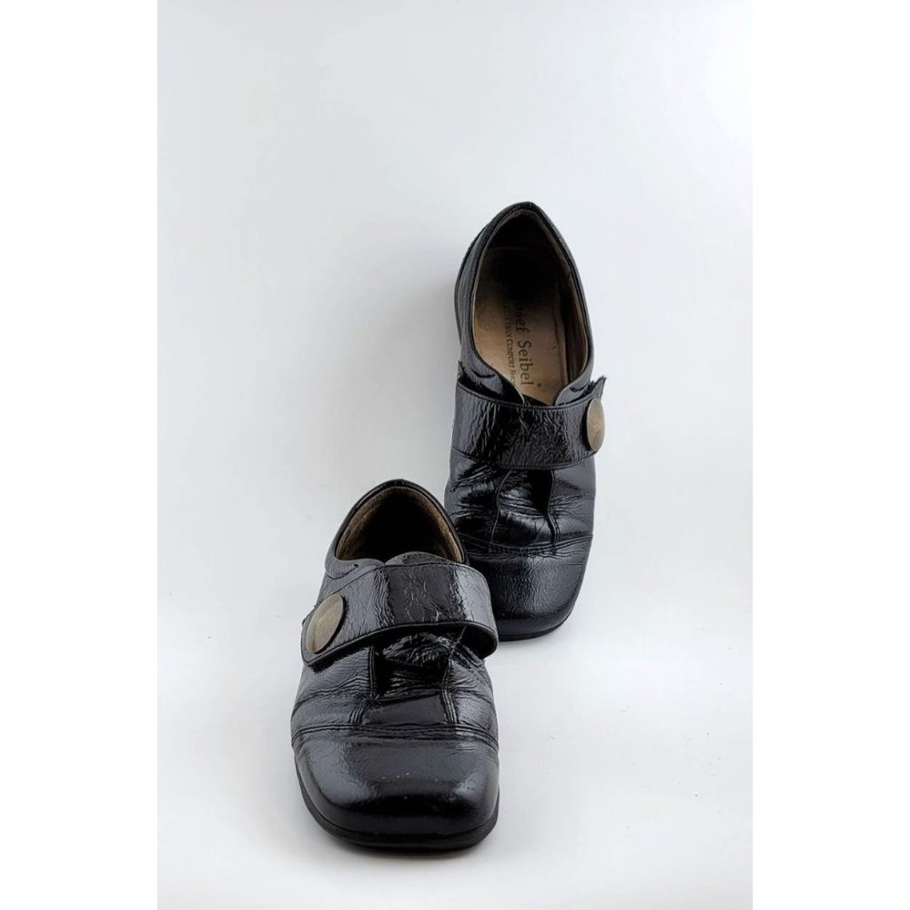 Josef Seibel  size 38 loafers with brass button accent - excellent condition